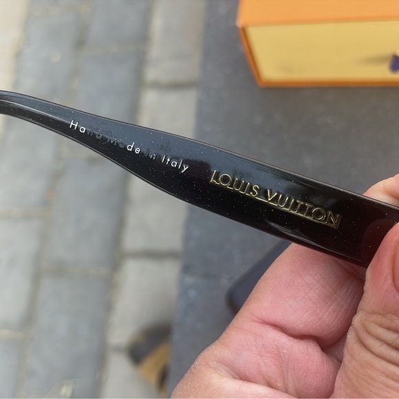 Louis Vuitton Black large frame sunglasses with silver sparkles w/unbranded box - Picture 4 of 9